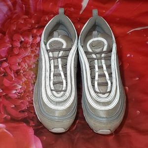 Nike Air Max TN and tan is color.